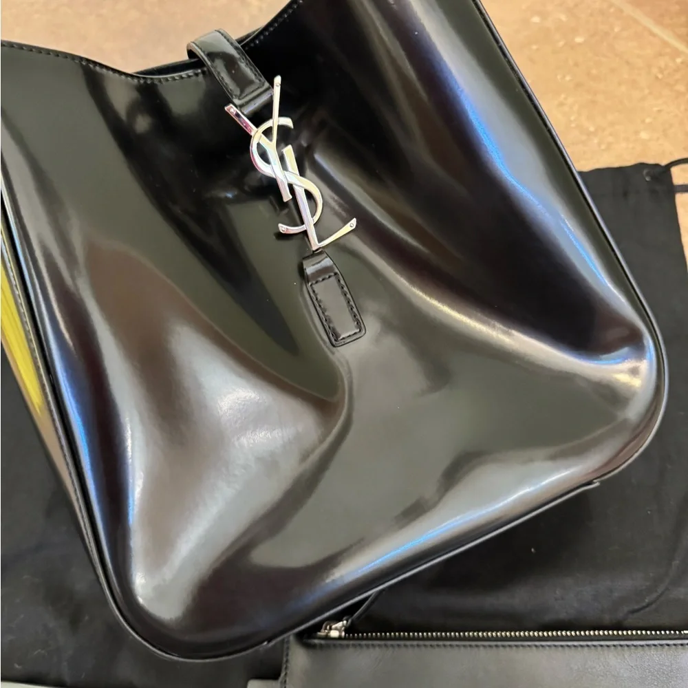 Yves Saint Laurent Glossy Black Shoulder Bag - Picture 7 of 8